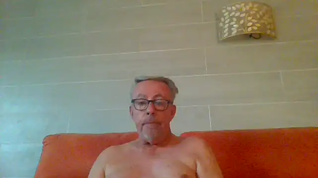 Snapshot of tuggy59 chatting on July 12, 6:14 am tuggy59 online show from July 12, 6:14 am