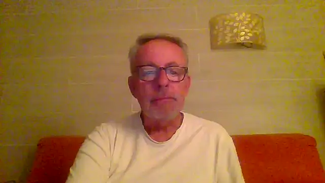 Snapshot of tuggy59 chatting on February 19, 5:48 am tuggy59 online show from February 19, 5:48 am