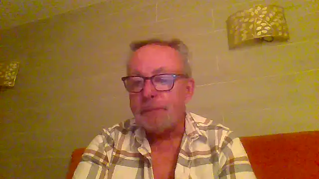 Snapshot of tuggy59 chatting on February 26, 5:29 am tuggy59 online show from February 26, 5:29 am