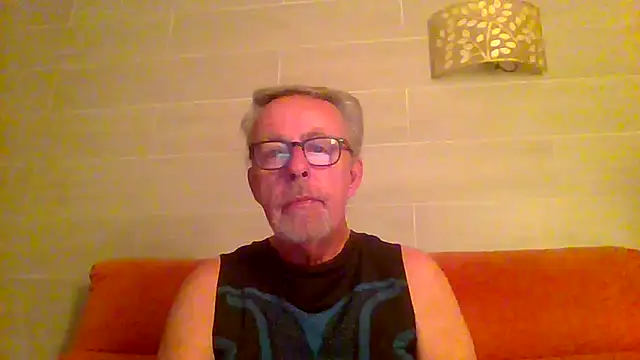 Snapshot of tuggy59 chatting on June 19, 4:18 am tuggy59 online show from June 19, 4:18 am