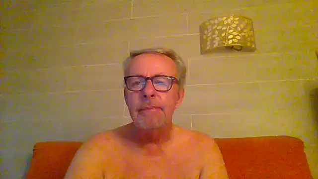 Snapshot of tuggy59 chatting on June 27, 5:02 am tuggy59 online show from June 27, 5:02 am