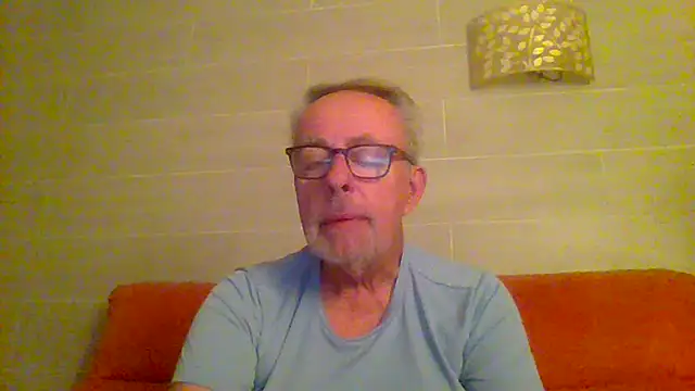 Snapshot of tuggy59 chatting on February 20, 6:26 am tuggy59 online show from February 20, 6:26 am