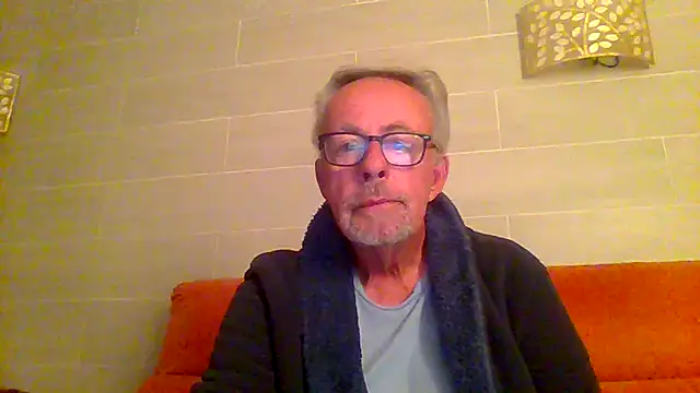 Snapshot of tuggy59 chatting on November 29, 6:02 am tuggy59 online show from November 29, 6:02 am