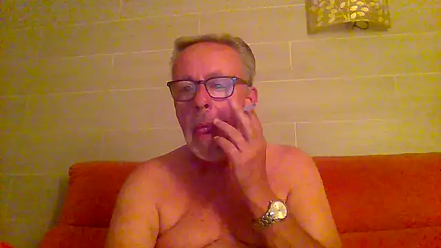 Snapshot of tuggy59 chatting on June 6, 4:07 am tuggy59 online show from June 6, 4:07 am