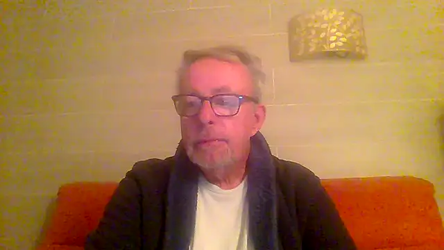 Snapshot of tuggy59 chatting on March 3, 5:36 am tuggy59 online show from March 3, 5:36 am