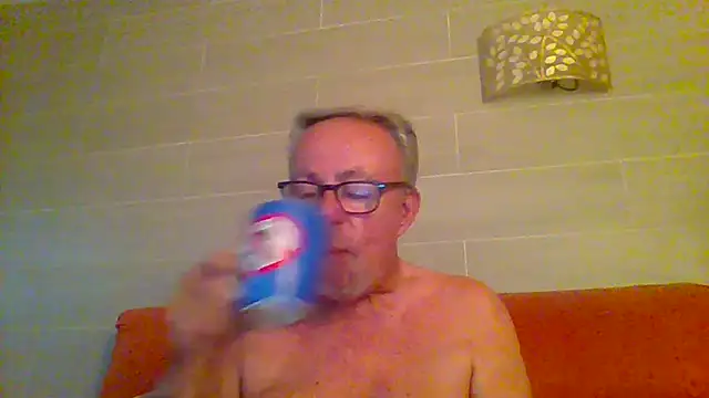 Snapshot of tuggy59 chatting on June 10, 5:08 am tuggy59 online show from June 10, 5:08 am