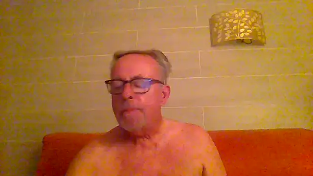 Snapshot of tuggy59 chatting on July 14, 4:17 am tuggy59 online show from July 14, 4:17 am