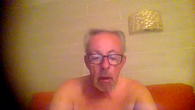 Snapshot of tuggy59 chatting on October 22, 5:40 am tuggy59 online show from October 22, 5:40 am