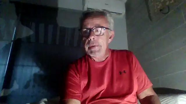 Snapshot of tuggy59 chatting on November 24, 6:46 am tuggy59 online show from November 24, 6:46 am