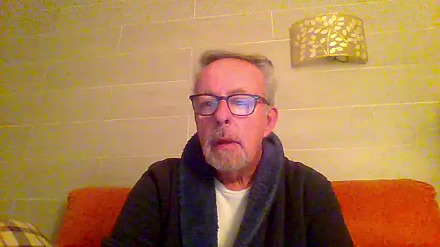 Snapshot of tuggy59 chatting on January 7, 4:06 am tuggy59 online show from January 7, 4:06 am