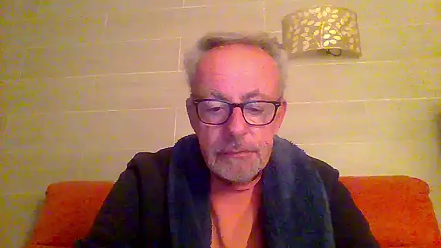 Snapshot of tuggy59 chatting on January 11, 6:20 am tuggy59 online show from January 11, 6:20 am