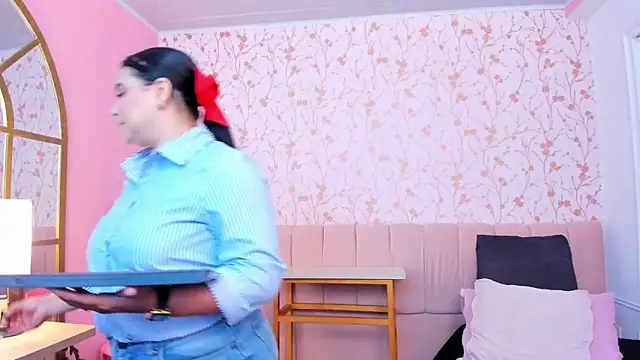 taylor bennet online show from April 2, 12:01 pm