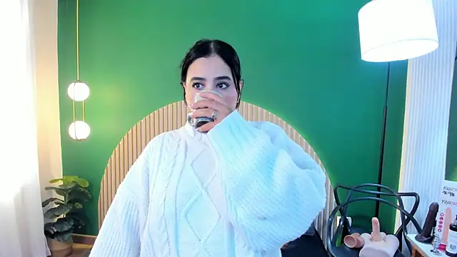 taylor bennet online show from December 3, 12:04 pm