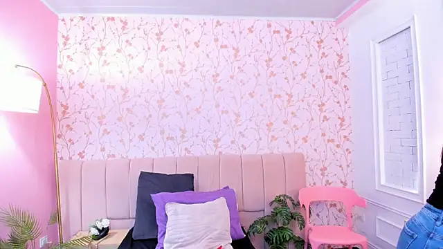 taylor bennet online show from February 25, 12:05 pm