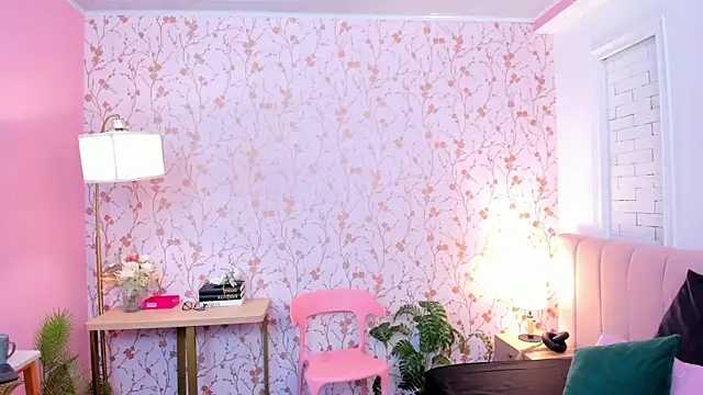 taylor bennet online show from April 18, 11:45 am