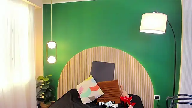 taylor bennet online show from November 11, 6:25 pm