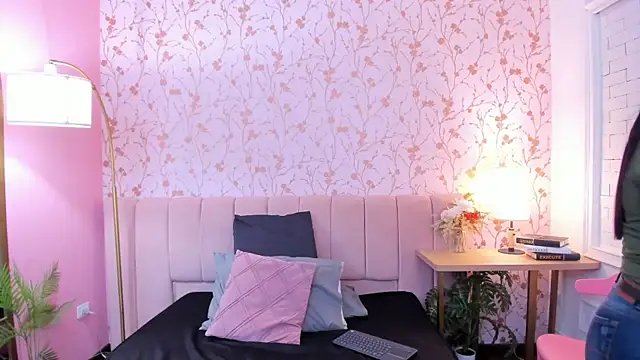 taylor bennet online show from February 7, 12:02 pm