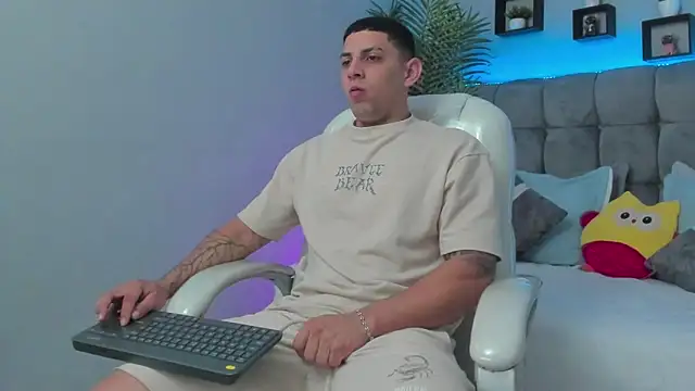 Alex cute77 online show from May 15, 12:03 pm