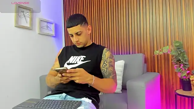 Alex cute77 online show from May 12, 11:38 am