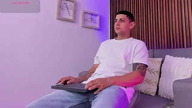 Alex cute77 online show from May 6, 11:36 am