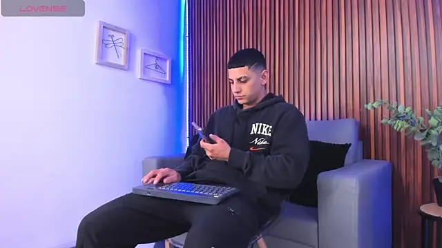 Alex cute77 online show from April 21, 12:34 pm