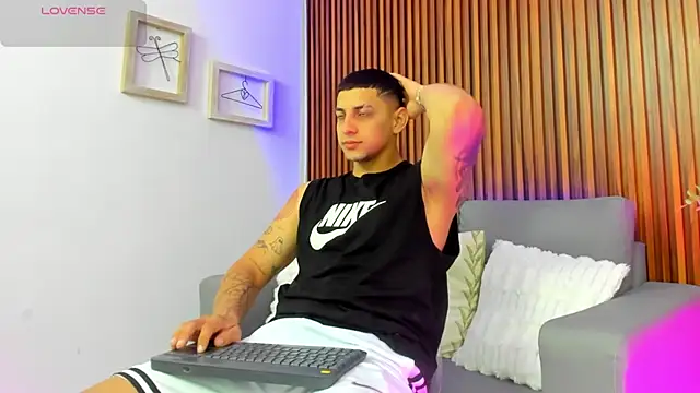 Alex cute77 online show from May 4, 11:24 am