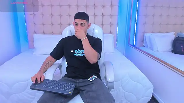 Alex cute77 online show from December 3, 11:53 am