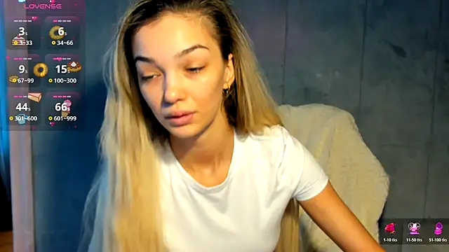 Snapshot of Sassy_Teen chatting on October 29, 8:35 am Sassy Teen online show from October 29, 8:35 am