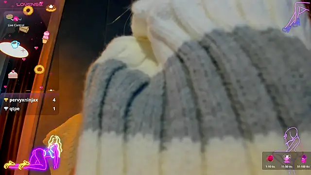 Snapshot of Sassy_Teen chatting on November 18, 10:18 am Sassy Teen online show from November 18, 10:18 am