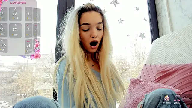Snapshot of Sassy_Teen chatting on February 24, 9:43 am Sassy Teen online show from February 24, 9:43 am