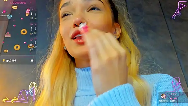 Snapshot of Sassy_Teen chatting on November 15, 10:52 am Sassy Teen online show from November 15, 10:52 am