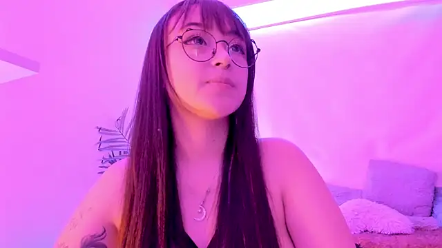 Snapshot of Gloomydoll chatting on October 4, 4:52 pm Gloomydoll online show from October 4, 4:52 pm