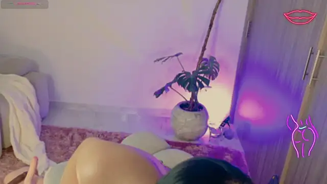 Snapshot of LindseyMoss chatting on January 15, 2:04 am LindseyMoss online show from January 15, 2:04 am