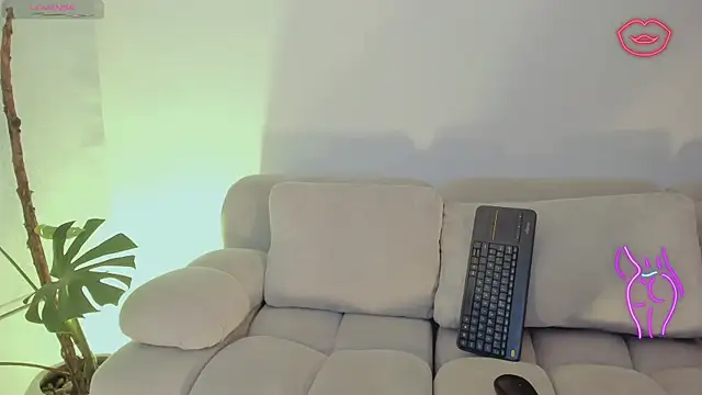 Snapshot of LindseyMoss chatting on November 11, 3:01 am LindseyMoss online show from November 11, 3:01 am