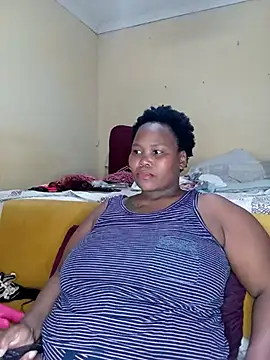 Snapshot of Real1SweetQueen chatting on March 18, 5:01 pm Real1SweetQueen online show from March 18, 5:01 pm