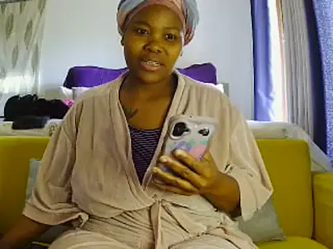 Snapshot of Real1SweetQueen chatting on July 10, 8:47 am Real1SweetQueen online show from July 10, 8:47 am