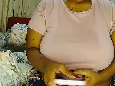 Snapshot of Real1SweetQueen chatting on June 11, 5:04 am Real1SweetQueen online show from June 11, 5:04 am