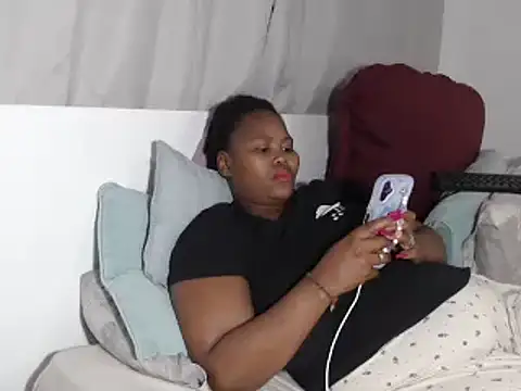 Snapshot of Real1SweetQueen chatting on September 22, 4:46 pm Real1SweetQueen online show from September 22, 4:46 pm