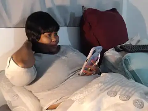 Snapshot of Real1SweetQueen chatting on October 16, 6:49 pm Real1SweetQueen online show from October 16, 6:49 pm