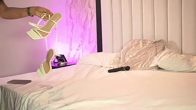 mia colin1  online show from March 12, 4:22 pm