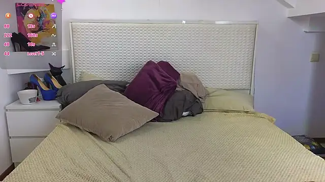 Snapshot of Eva_Rogers_ chatting on September 18, 9:01 am Eva Rogers online show from September 18, 9:01 am