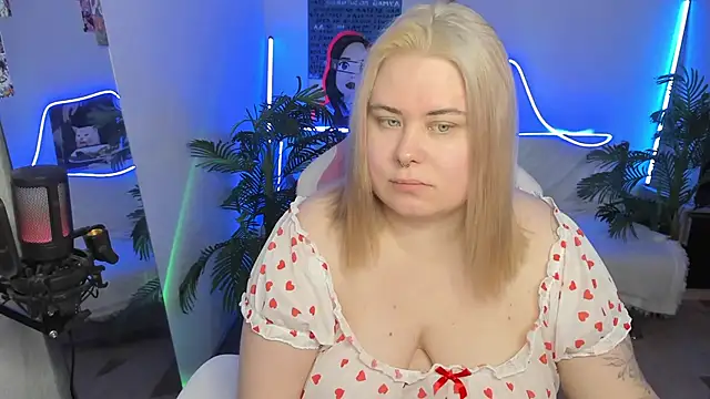 Snapshot of Akemi_BBW chatting on March 21, 7:55 am Akemi BBW online show from March 21, 7:55 am