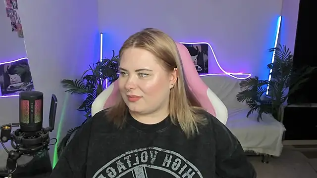 Snapshot of Akemi_BBW chatting on March 14, 10:05 pm Akemi BBW online show from March 14, 10:05 pm