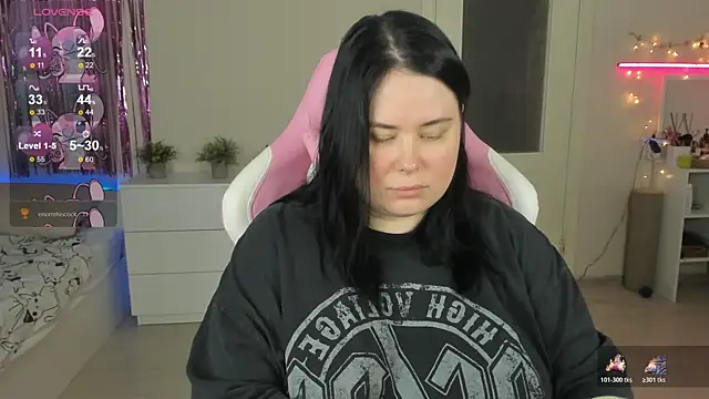 Snapshot of Akemi_BBW chatting on June 15, 10:04 am Akemi BBW online show from June 15, 10:04 am
