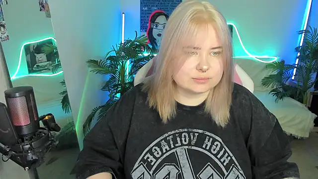 Snapshot of Akemi_BBW chatting on March 18, 6:50 pm Akemi BBW online show from March 18, 6:50 pm