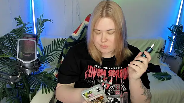 Snapshot of Akemi_BBW chatting on February 7, 8:20 pm Akemi BBW online show from February 7, 8:20 pm
