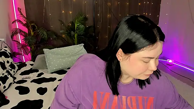 Snapshot of Akemi_BBW chatting on October 17, 6:43 pm Akemi BBW online show from October 17, 6:43 pm