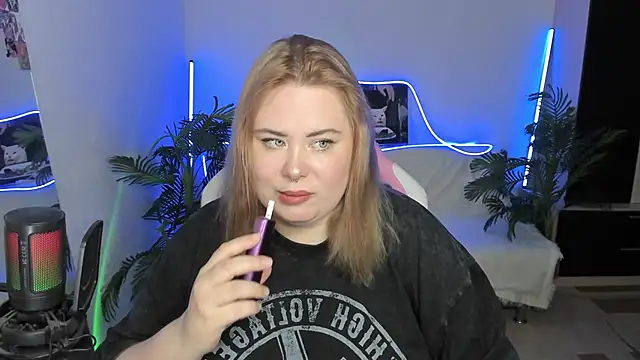 Snapshot of Akemi_BBW chatting on March 14, 7:01 pm Akemi BBW online show from March 14, 7:01 pm