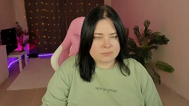 Snapshot of Akemi_BBW chatting on October 4, 6:09 pm Akemi BBW online show from October 4, 6:09 pm