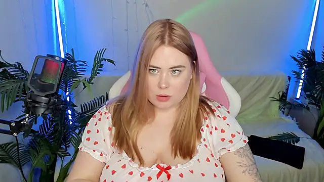 Snapshot of Akemi_BBW chatting on January 31, 1:33 am Akemi BBW online show from January 31, 1:33 am